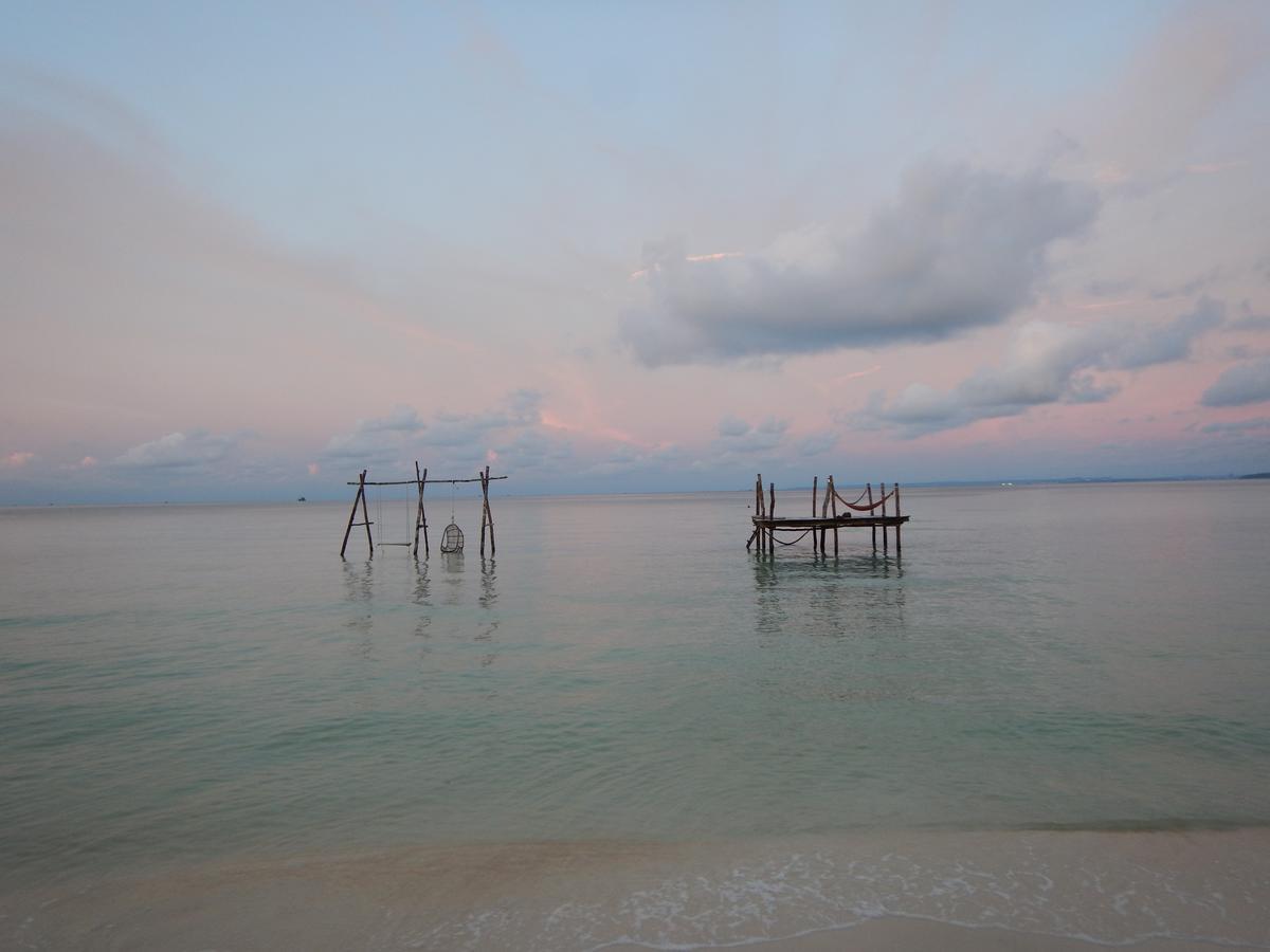 Driftwood Hostel And Bungalows Koh Rong Sanloem Extérieur photo