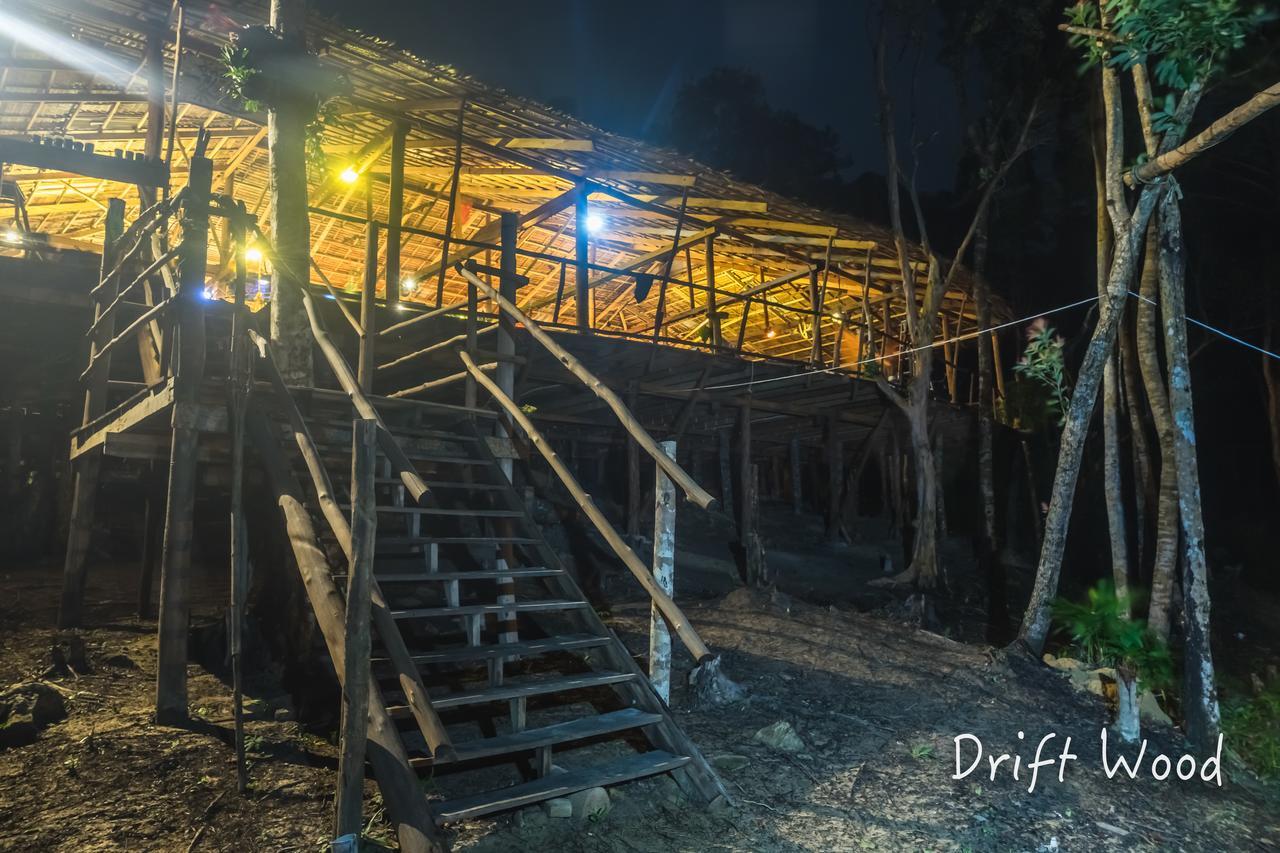 Driftwood Hostel And Bungalows Koh Rong Sanloem Extérieur photo